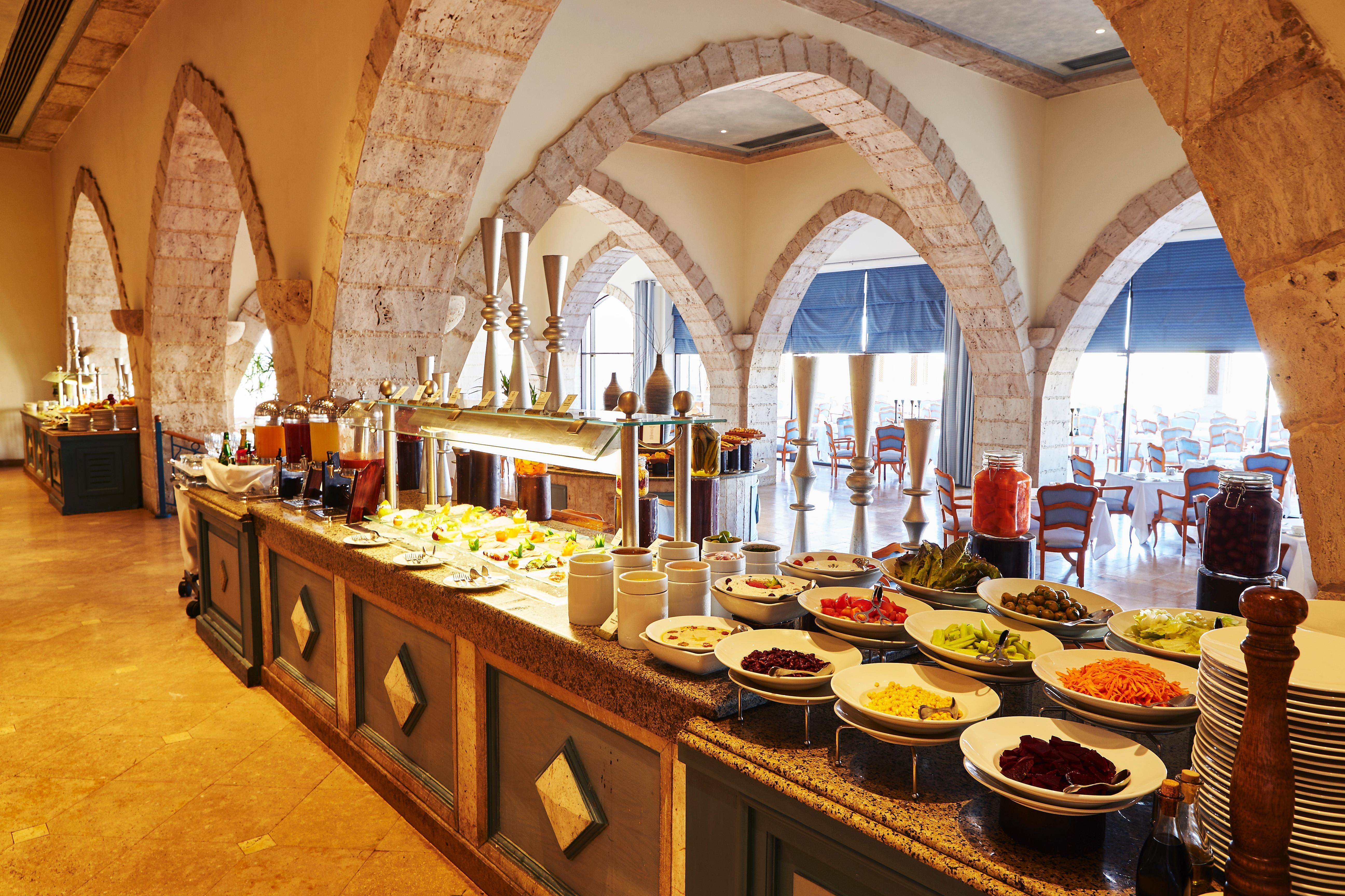 Kempinski Hotel Soma Bay Esterno foto A buffet at a hotel