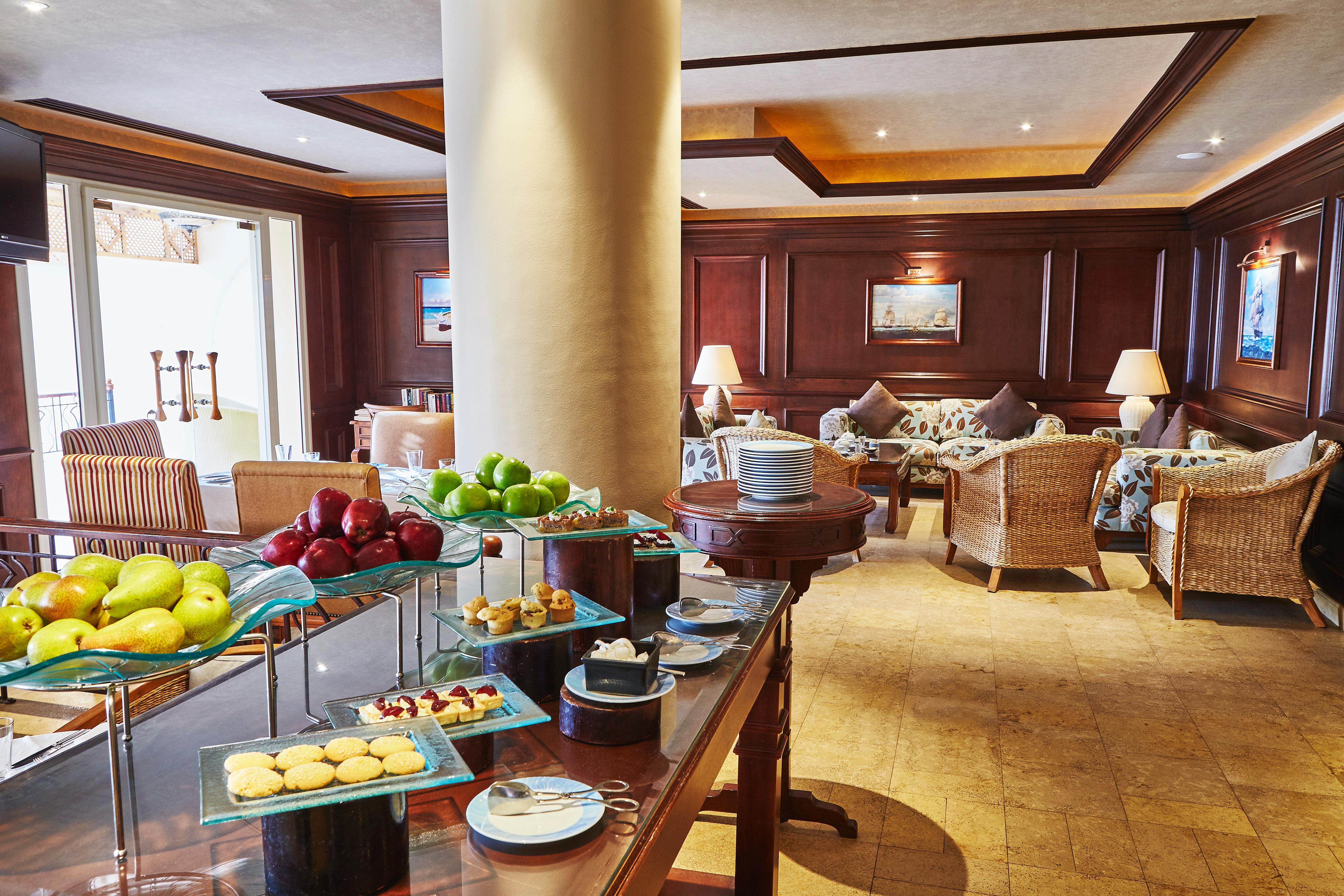 Kempinski Hotel Soma Bay Esterno foto The lounge at the airport